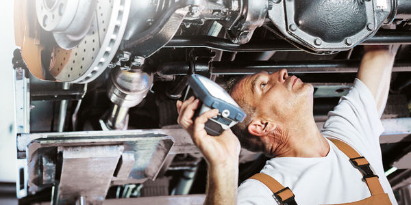 Professioneller Autoservice von Experten! Professionelle UVV-Prüfung nach DGUV 70